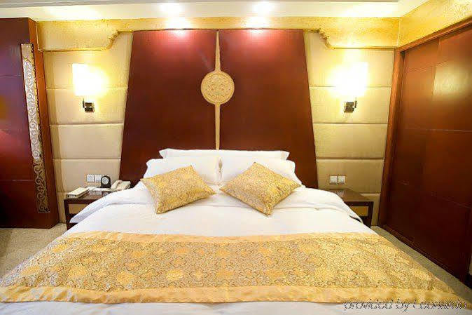 Minshan Lhasa Grand Hotel 청두 객실 사진